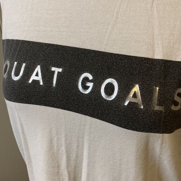 Under Armour Medium Heat Gear Sleeveless Top Workout Shinny Graphic - Picture 2 of 5